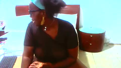 keysenbarxx19 online show from April 19, 3:44 pm