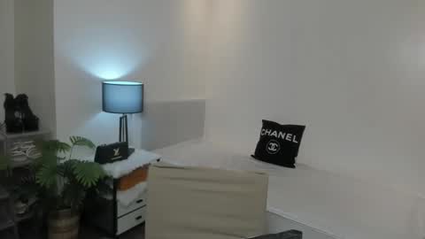 keziakinlley online show from March 9, 12:14 am