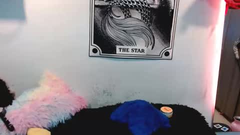 Snapshot of khaleesy13 chatting on November 19, 10:32 pm khaleesy online show from November 19, 10:32 pm