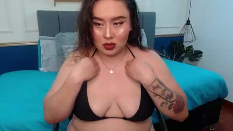 Snapshot of khalia_ chatting on June 24, 4:39 pm K H A I L A online show from June 24, 4:39 pm