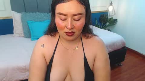 Snapshot of khalia_ chatting on July 18, 7:50 pm K H A I L A online show from July 18, 7:50 pm