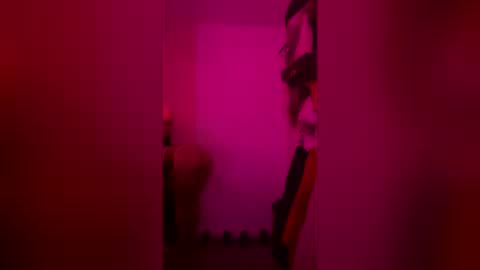 Snapshot of khamilacole chatting on July 13, 7:05 pm khamilacole online show from July 13, 7:05 pm