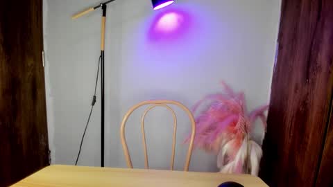 khate_smith online show from March 1, 4:31 pm