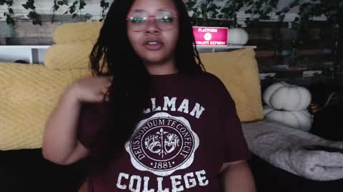 Snapshot of khayaparker chatting on February 12, 10:48 pm Khaya online show from February 12, 10:48 pm