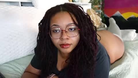 Snapshot of khayaparker chatting on February 19, 1:50 pm Khaya online show from February 19, 1:50 pm