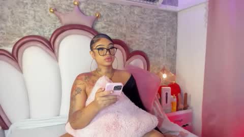 Khelany Isyy  online show from March 12, 1:50 pm