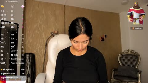 Khloe online show from December 13, 4:38 pm