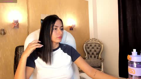 Khloe online show from February 3, 2:24 pm