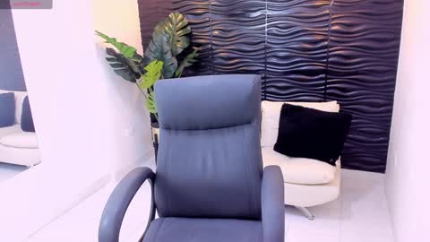 Khloe online show from February 4, 11:06 pm