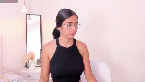 Snapshot of khloe_houston chatting on May 8, 1:38 pm Khloe online show from May 8, 1:38 pm