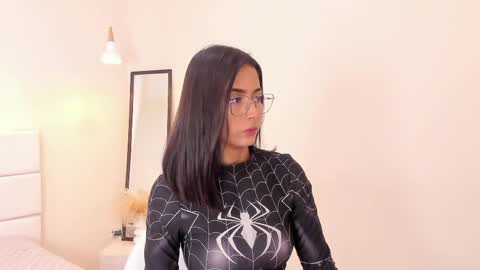 Snapshot of khloe_houston chatting on June 3, 1:57 pm Khloe online show from June 3, 1:57 pm