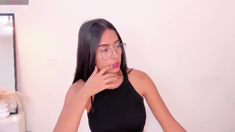 Snapshot of khloe_houston chatting on June 11, 1:20 pm Khloe online show from June 11, 1:20 pm