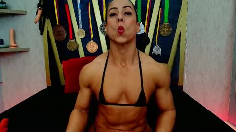 Snapshot of khloe_rossich chatting on June 6, 6:01 pm online show from June 6, 6:01 pm