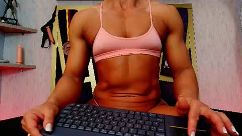 Snapshot of khloe_rossich chatting on June 24, 6:18 pm online show from June 24, 6:18 pm