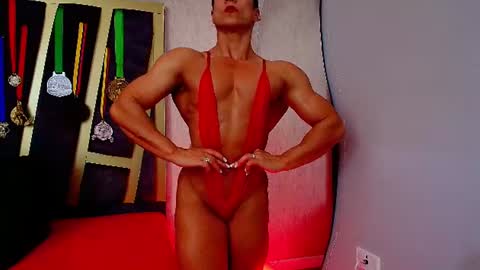 Snapshot of khloe_rossich chatting on July 7, 6:12 pm online show from July 7, 6:12 pm