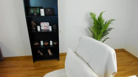 Snapshot of khloe_star chatting on May 28, 3:53 pm Khloe online show from May 28, 3:53 pm