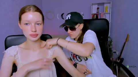 khloebeauty online show from June 24, 5:50 am