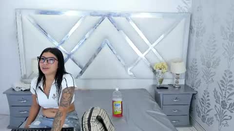 Khloe online show from July 28, 11:17 am