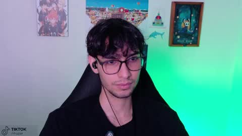 Snapshot of khozler_ chatting on May 11, 2:39 am khozler_ online show from May 11, 2:39 am