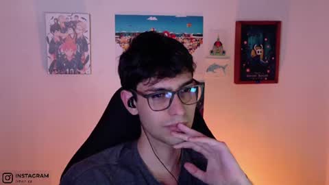 Snapshot of khozler_ chatting on June 15, 4:36 am khozler_ online show from June 15, 4:36 am