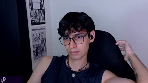 Snapshot of khozler_ chatting on August 4, 1:53 am khozler_ online show from August 4, 1:53 am