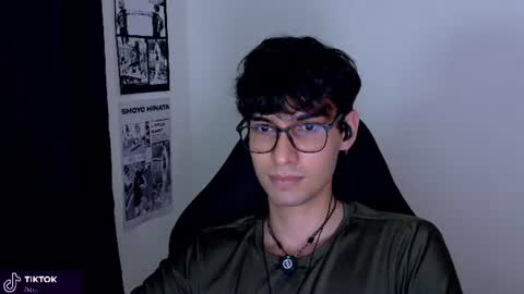 Snapshot of khozler_ chatting on August 10, 3:21 am khozler_ online show from August 10, 3:21 am