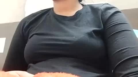 Snapshot of khushisinghh chatting on December 18, 4:09 am khushisinghh online show from December 18, 4:09 am