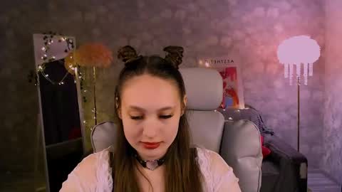 Snapshot of kiananowak chatting on May 18, 8:03 pm Kiana online show from May 18, 8:03 pm