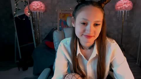 Snapshot of kiananowak chatting on May 19, 9:10 pm Kiana online show from May 19, 9:10 pm