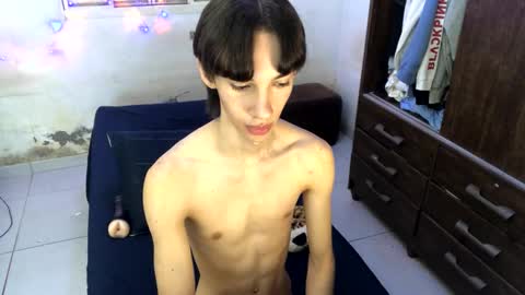 Snapshot of kiantwink chatting on January 6, 9:54 pm kiantwink online show from January 6, 9:54 pm