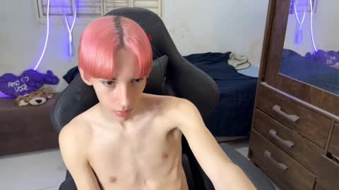 Snapshot of kiantwink chatting on September 27, 10:48 pm kiantwink online show from September 27, 10:48 pm