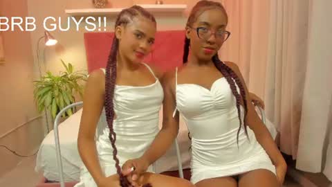 Snapshot of kiara_curls chatting on June 22, 11:40 am Kiara online show from June 22, 11:40 am