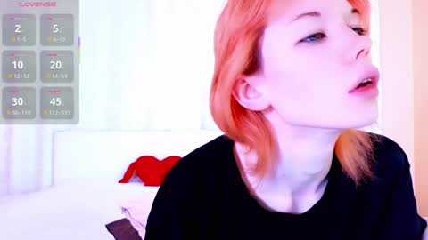Snapshot of kiara_dream chatting on June 3, 10:59 pm Kira online show from June 3, 10:59 pm
