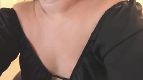Snapshot of kiara_mirren chatting on October 1, 2:39 am K I A R A  online show from October 1, 2:39 am