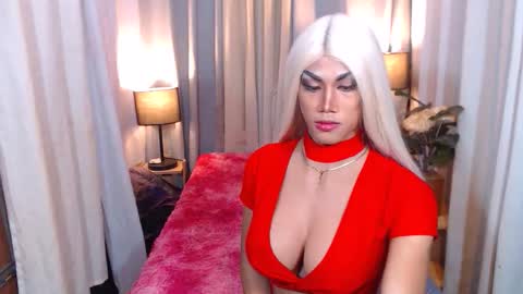 Snapshot of kiara_trans chatting on March 6, 3:25 am kiara_trans online show from March 6, 3:25 am