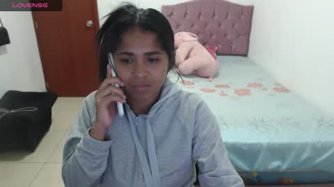 Snapshot of kiara_williamss chatting on December 8, 10:36 pm Kiara online show from December 8, 10:36 pm