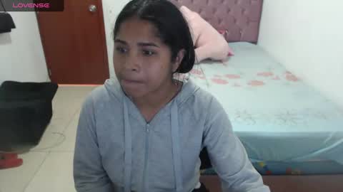 Snapshot of kiara_williamss chatting on December 14, 7:57 pm Kiara online show from December 14, 7:57 pm