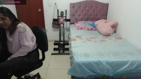 Snapshot of kiara_williamss chatting on December 19, 1:39 am Kiara online show from December 19, 1:39 am