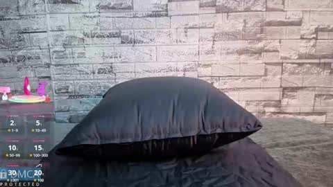 Kiara Zahiri online show from December 18, 10:54 am