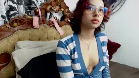 kiaralenon online show from December 5, 10:45 pm