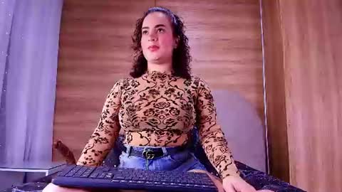 Snapshot of kiaralopez_ chatting on June 17, 3:09 am kiaralopez_ online show from June 17, 3:09 am