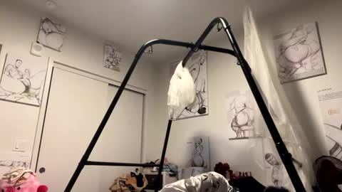 HunneysPlayRoom online show from December 28, 12:56 pm