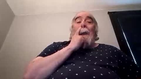 Snapshot of kickinme chatting on November 6, 3:02 pm KICKINME online show from November 6, 3:02 pm