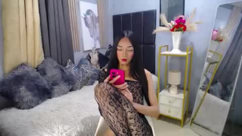 kieramoore online show from October 23, 3:00 pm