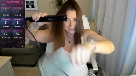 Kiera Reines online show from December 23, 6:05 pm