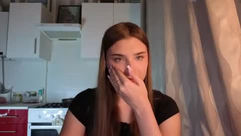 Snapshot of kierstentates chatting on June 18, 3:16 pm Ola my name is Lissa Lets hit 10 Thumbs Up together online show from June 18, 3:16 pm