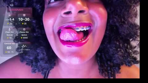 Snapshot of kihara_brunette chatting on November 1, 6:21 pm Kihara Brunette online show from November 1, 6:21 pm