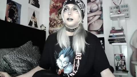 Snapshot of kiiller_queen chatting on May 11, 9:45 pm kenny online show from May 11, 9:45 pm