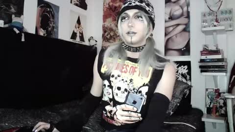Snapshot of kiiller_queen chatting on May 19, 8:59 pm kenny online show from May 19, 8:59 pm