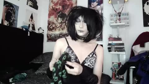 Snapshot of kiiller_queen chatting on May 25, 4:46 pm kenny online show from May 25, 4:46 pm
